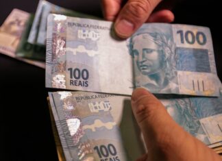 13º do INSS: aposentados começam a receber o benefício dia 25 de abril; confira o calendário INSS paga em abril e maio o 13º dos aposentados e pensionistas.