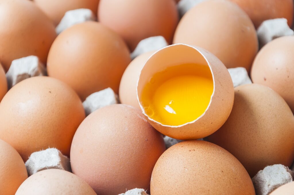 As gemas de ovos ajudam a combater a pele seca das mãos 