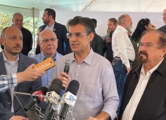 Em Rio Claro, governador anuncia Fatec inovadora e R$ 35 milhões para asfalto Governador anuncia Fatec inovadora e R$ 35 milhões para asfalto