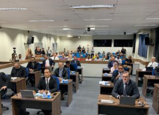 Vereadores silenciam sobre folia com dinheiro do IPTU Vereadores silenciam sobre folia com dinheiro do IPTU