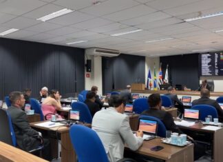 Com supersalários de R$ 12 mil, Câmara dribla Ministério Público Com supersalários de R$ 12 mil, Câmara dribla Ministério Público