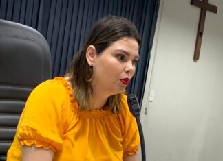 Carol Gomes e casal de diretores da prefeitura denunciados ao MP Carol Gomes e casal de diretores da prefeitura denunciados ao MP