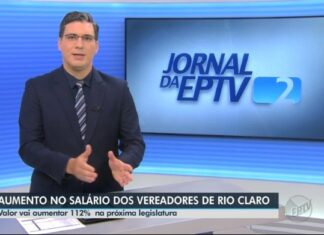Vereadores fogem e se negam a falar sobre salário de R$ 17,4 mil Vereadores fogem e se negam a falar sobre salário de R$ 17,4 mil
