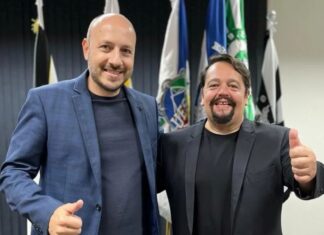 Por apoio a Gustavo, Hernani reduz Altimari a bibelô no MDB Por apoio a Gustavo, Hernani reduz Altimari a bibelô no MDB