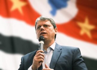 Governador Tarcísio deve trocar o Republicanos pelo PL em julho Governador Tarcísio deve trocar o Republicanos pelo PL em julho