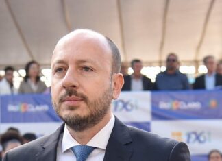 Pela reeleição, Gustavo assume riscos e desrespeita lei eleitoral Pela reeleição, Gustavo assume riscos e desrespeita lei eleitoral