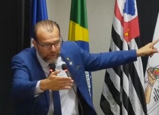 Juiz joga balde de água fria sobre possível volta de Moisés à Câmara Juiz joga balde de água fria sobre possível volta de Moisés à Câmara